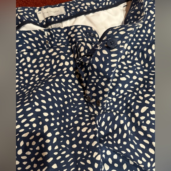 GAP slim cropped pants, size 6, stretch cotton, blue and white pattern. - Picture 4 of 5
